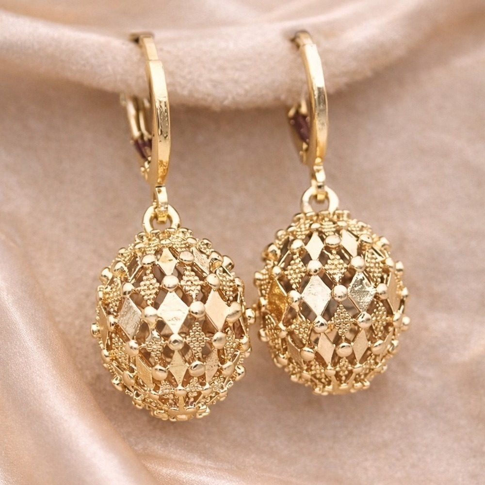 Vintage Gold Filigree Earrings – Timeless Elegant Statement